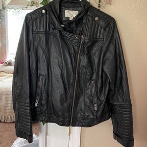 BLACK ZIP UP LEATHER JACKET 💌